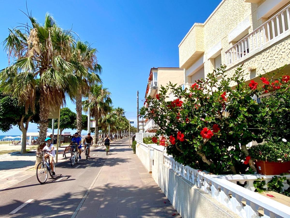 Casa Comoda Delante De La Playa Con Vista Al Mar Кембрилс Екстериор снимка